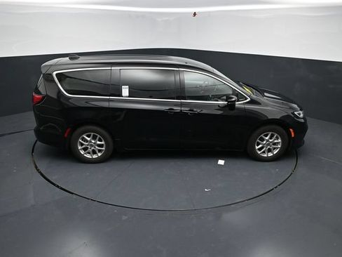 Used 2024 Chrysler Pacifica Touring-L FWD image 42
