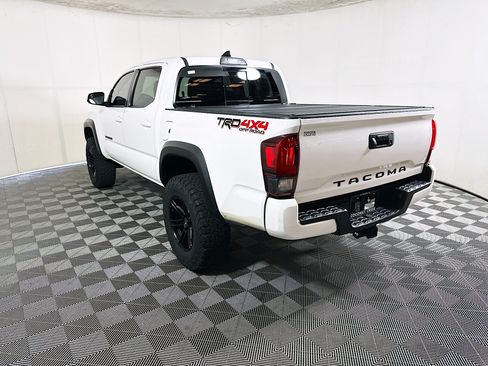 Used 2018 Toyota Tacoma TRD Off-Road AWD/4WD image 5