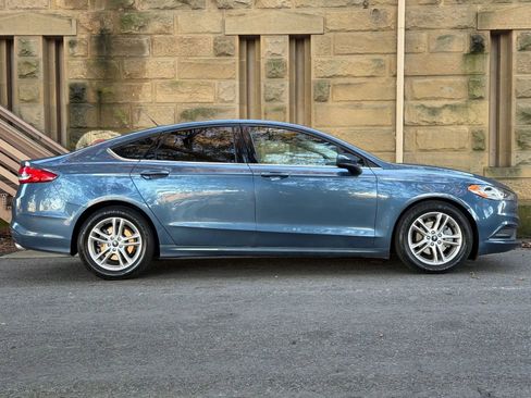 Used 2018 Ford Fusion SE w/ Fusion SE Technology Package image 3