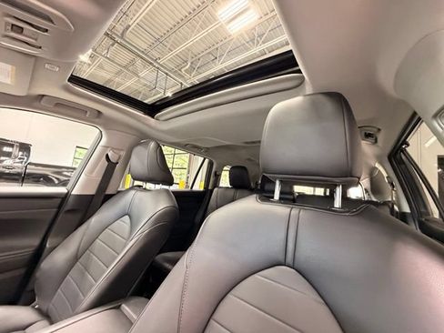 Used 2024 Toyota Highlander XLE AWD/4WD image 24