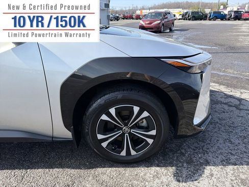 Used 2023 Toyota bZ4X XLE w/ Weather Package image 4