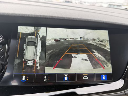 Used 2023 Buick Envision Avenir image 18