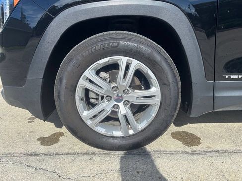 Used 2024 GMC Terrain SLE FWD image 9