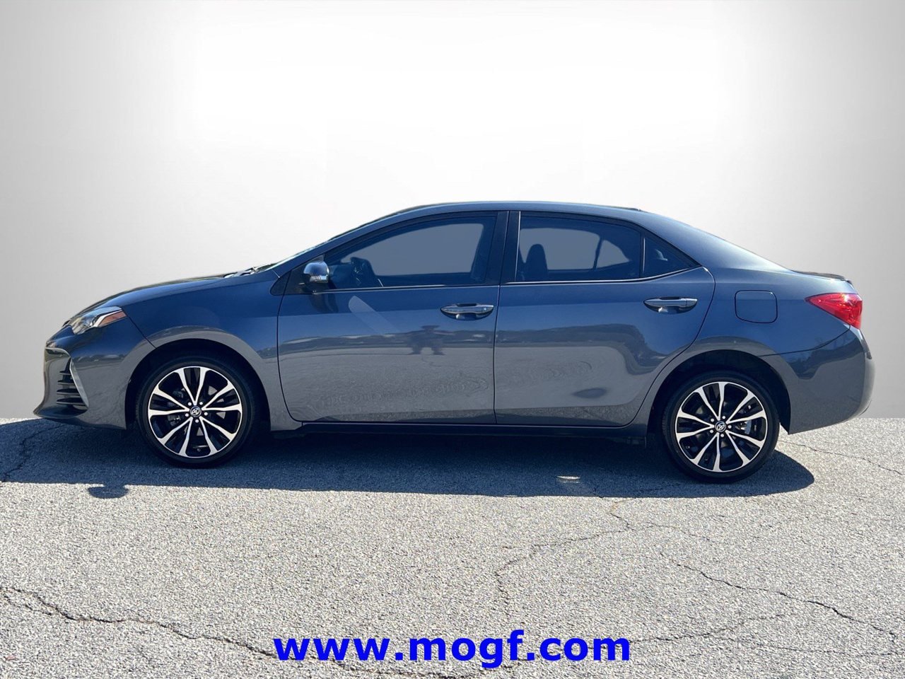 Used 2018 Toyota Corolla SE w/ SE Premium Package FWD image 24
