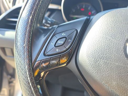 Used 2019 Toyota C-HR XLE image 5