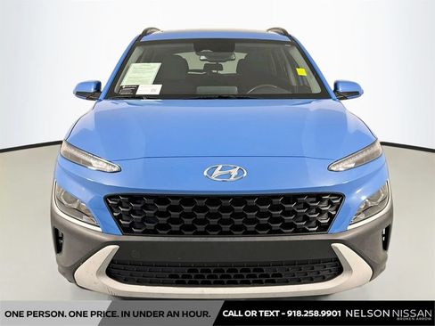 Used 2022 Hyundai Kona SEL w/ Convenience Package FWD image 2