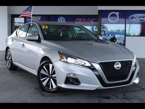 Used 2021 Nissan Altima 2.5 SL image 1