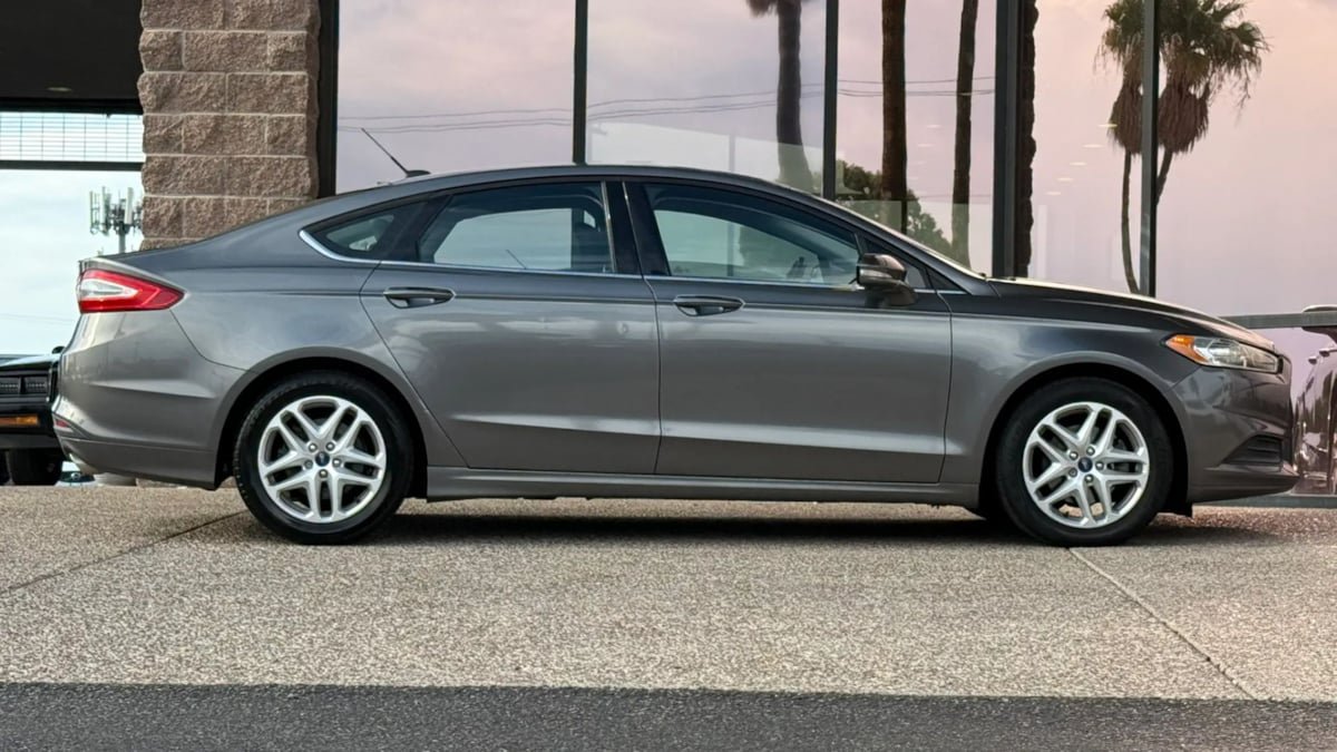 Used 2014 Ford Fusion SE FWD image 15
