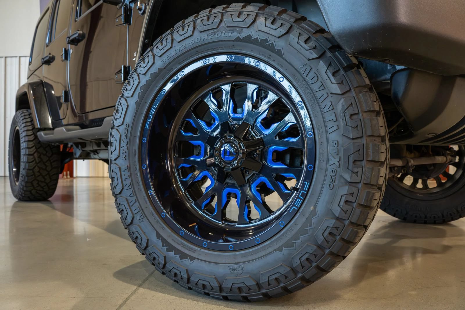 Used 2018 Jeep Wrangler Unlimited Sahara w/ Connectivity Group AWD/4WD image 2