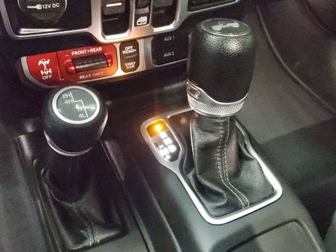 Used 2024 Jeep Wrangler Unlimited Rubicon AWD/4WD image 25