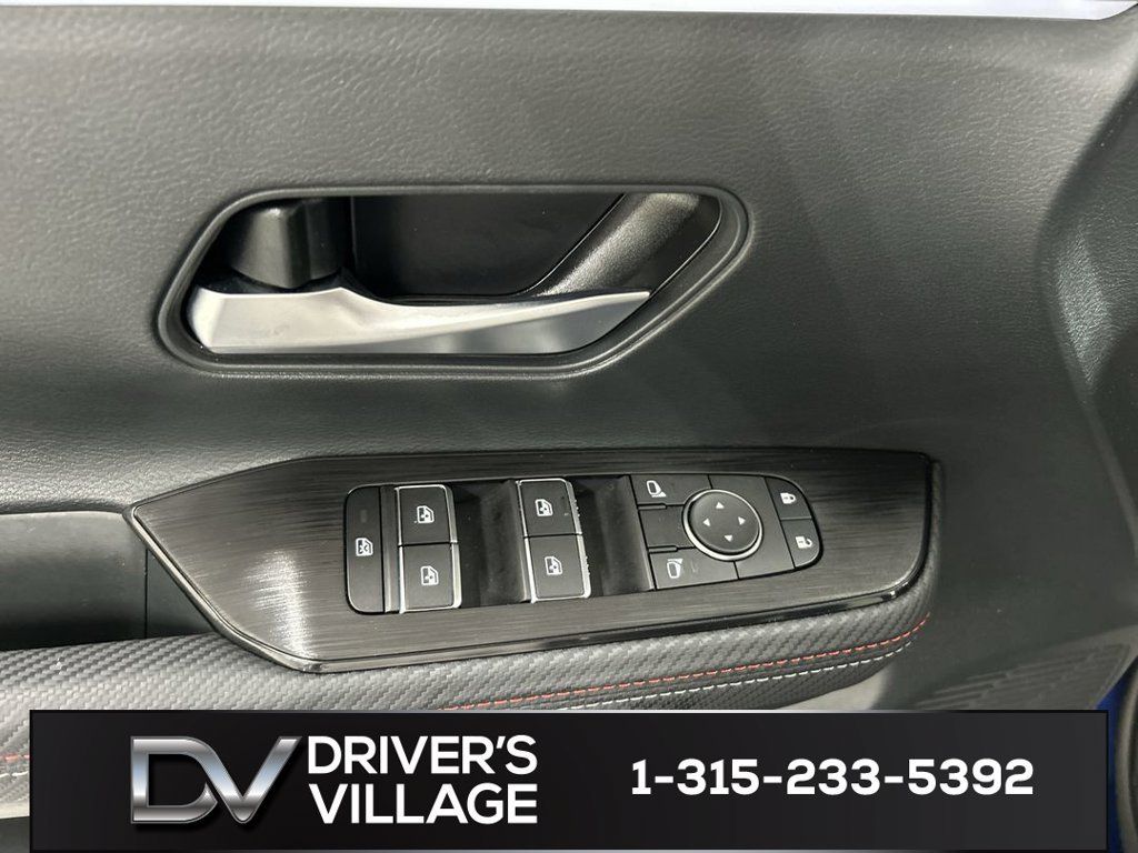 Used 2025 Nissan Kicks SR w/ SR Premium Package AWD/4WD image 11