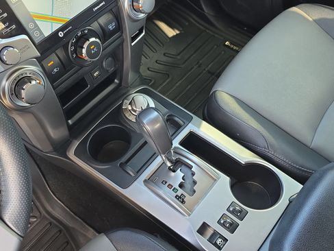 Used 2022 Toyota 4Runner SR5 Premium w/ Moonroof Package AWD/4WD image 22