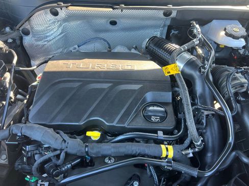 Used 2025 Buick Envista Preferred FWD image 32