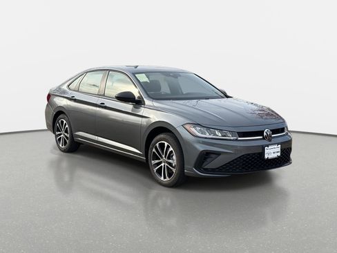 Used 2025 Volkswagen Jetta Sport image 3