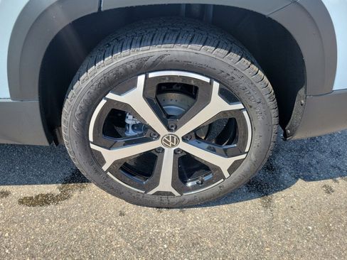 New 2026 Volkswagen Taos SEL AWD/4WD image 23