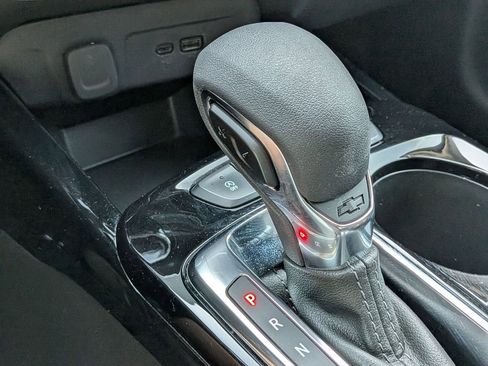 Used 2025 Chevrolet Trax LT w/ LT Convenience Package FWD image 18