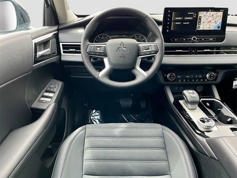 New 2025 Mitsubishi Outlander AWD image 24