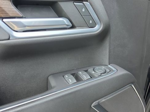 Used 2022 Chevrolet Silverado 1500 LT AWD/4WD image 17