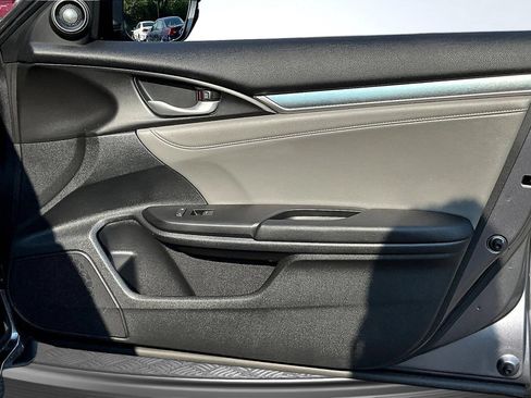 Used 2018 Honda Civic Touring image 28