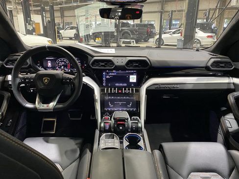 Used 2024 Lamborghini Urus S AWD/4WD image 2
