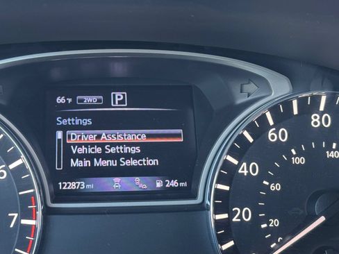 Used 2020 Nissan Pathfinder SL AWD/4WD image 27
