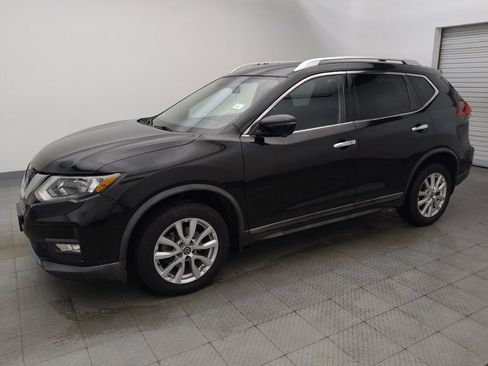 Used 2018 Nissan Rogue SV w/ Premium Package FWD image 2