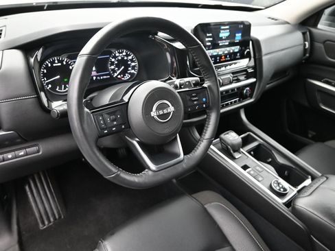 Used 2024 Nissan Pathfinder SL image 17