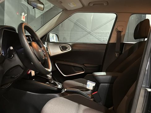 Used 2022 Kia Soul LX FWD image 9