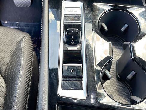 Used 2025 Volkswagen Atlas Cross Sport SE image 16