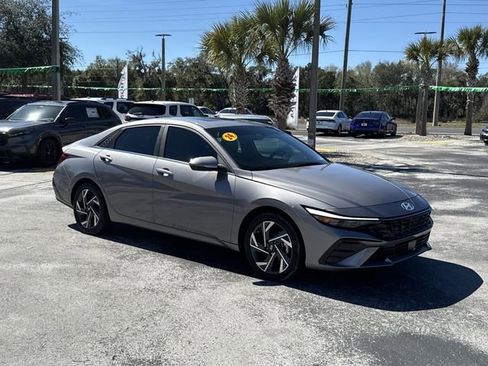 Used 2024 Hyundai Elantra Limited image 4