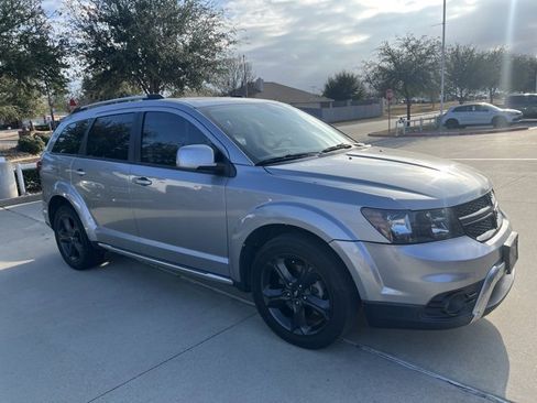 Used 2019 Dodge Journey Crossroad image 1