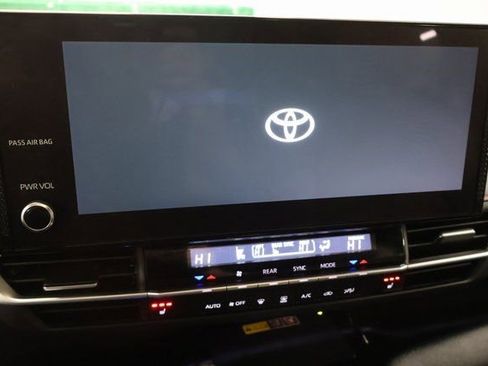 Certified 2025 Toyota Sienna XSE image 21