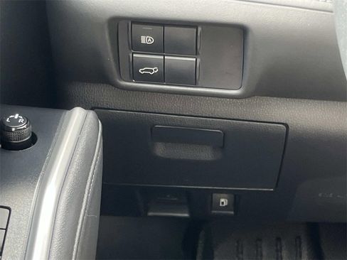 Used 2023 Toyota Highlander LE image 29