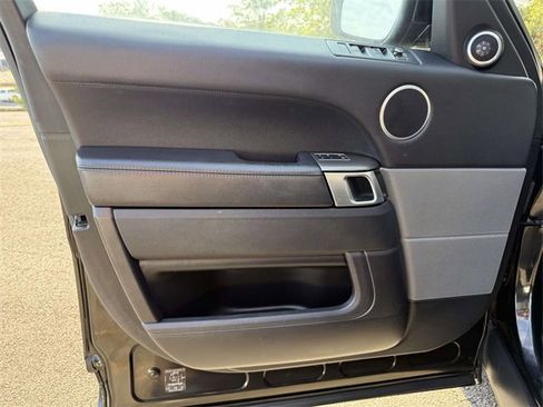 Used 2017 Land Rover Range Rover Sport SE image 8