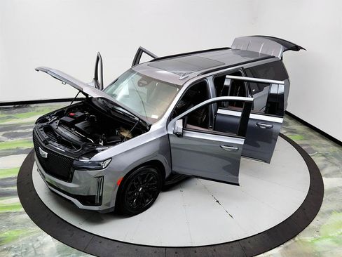 Used 2022 Cadillac Escalade ESV Sport Platinum w/ LPO, ONYX Package AWD/4WD image 38