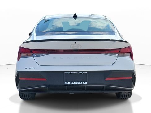 Used 2025 Hyundai Elantra Sport FWD image 5