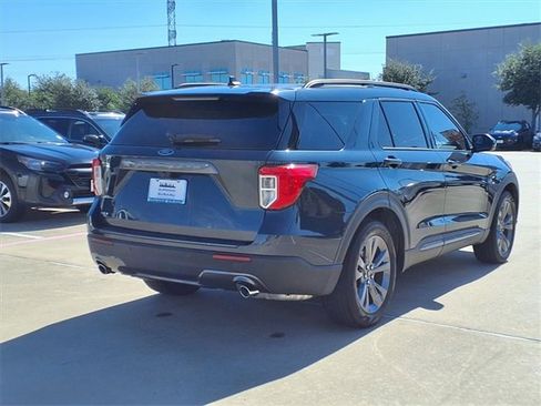 Used 2022 Ford Explorer XLT w/ Equipment Group 202A image 4