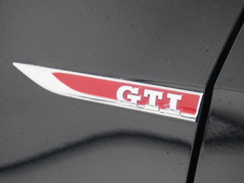 Used 2018 Volkswagen GTI Autobahn FWD image 8
