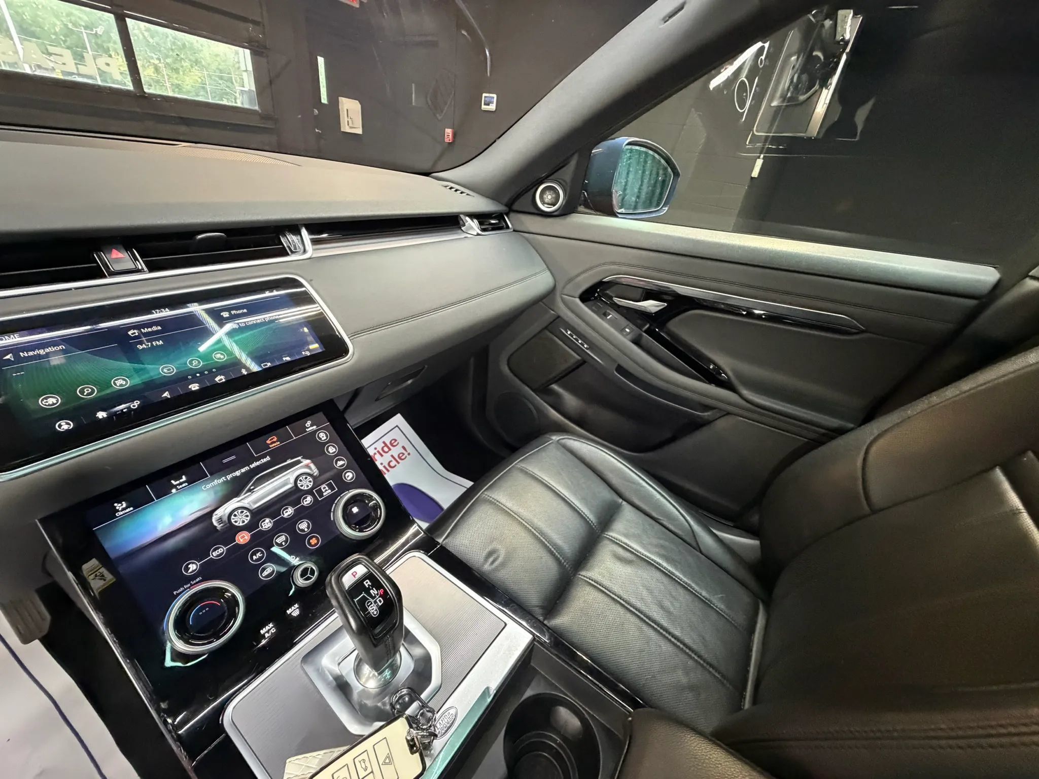 Used 2020 Land Rover Range Rover Evoque SE AWD/4WD image 24