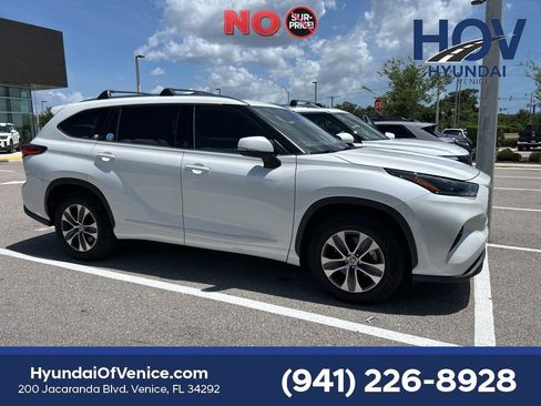 Used 2021 Toyota Highlander XLE FWD image 8