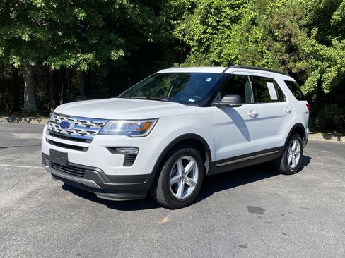 Used 2019 Ford Explorer XLT w/ Equipment Group 202A FWD image 5
