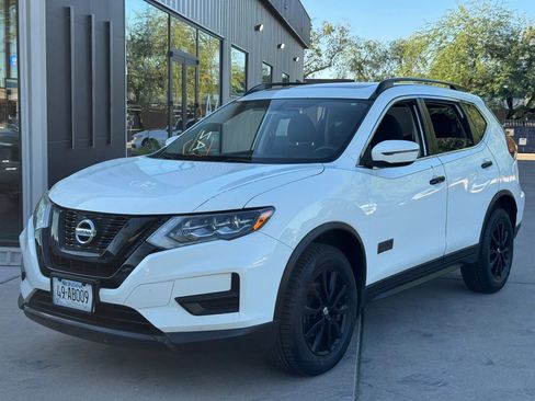 Used 2017 Nissan Rogue SV AWD/4WD image 2