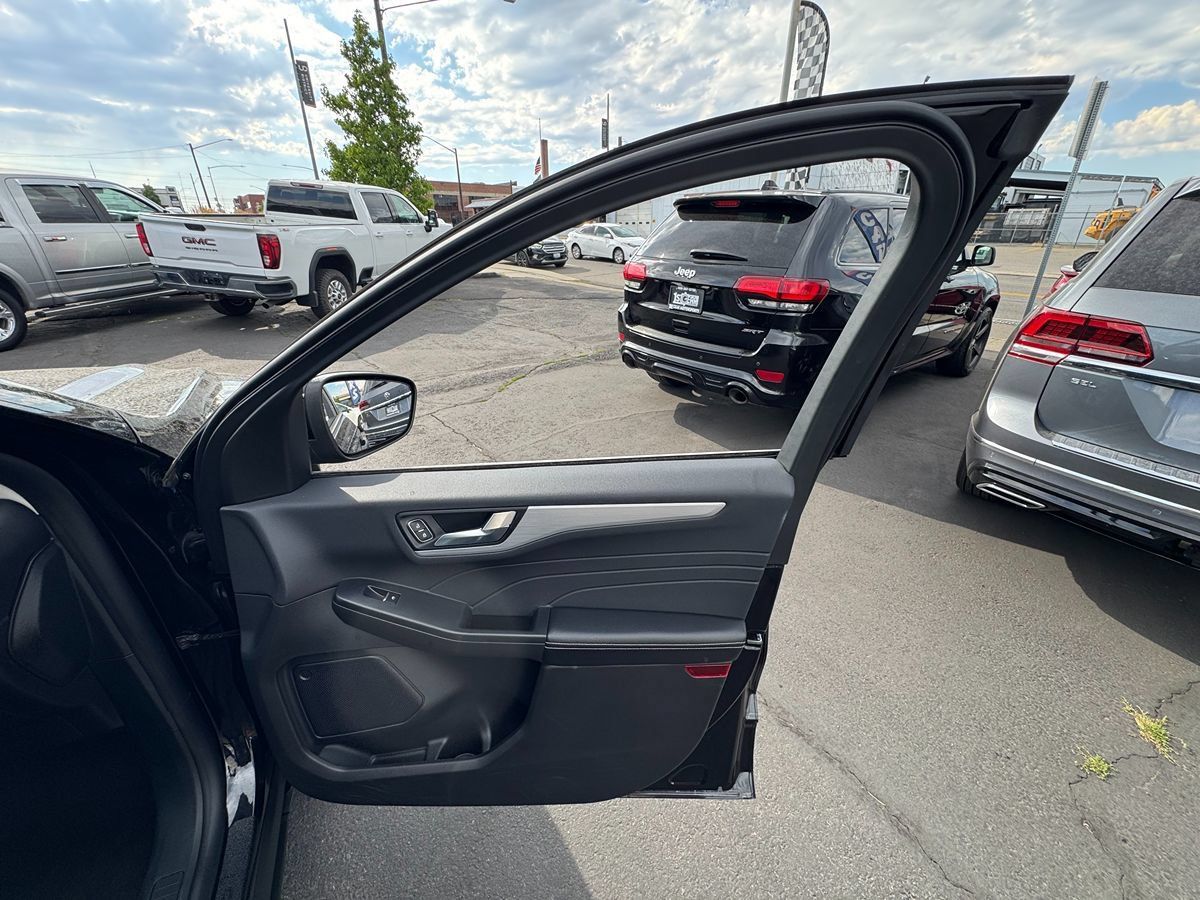 Used 2025 Ford Escape Platinum AWD/4WD image 25