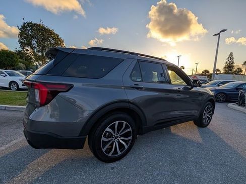 Used 2025 Ford Explorer ST-Line w/ Premium Package image 11