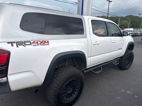 Used 2019 Toyota Tacoma TRD Off-Road AWD/4WD image 5