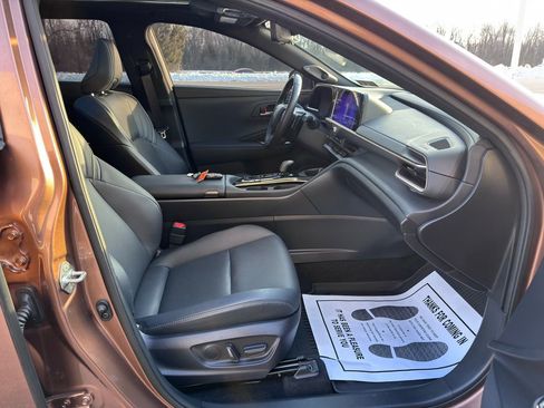 Used 2025 Toyota Crown Signia Limited image 32