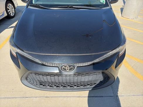 Used 2021 Toyota Corolla LE FWD image 2