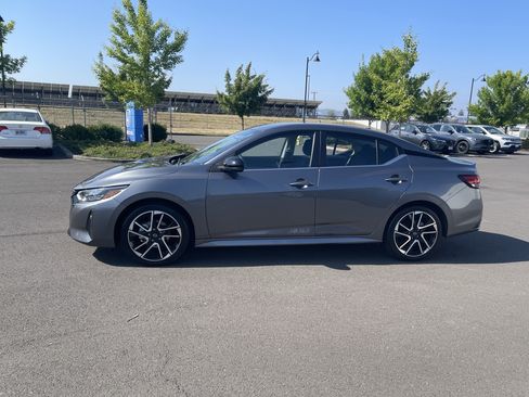 Used 2025 Nissan Sentra SR FWD image 2