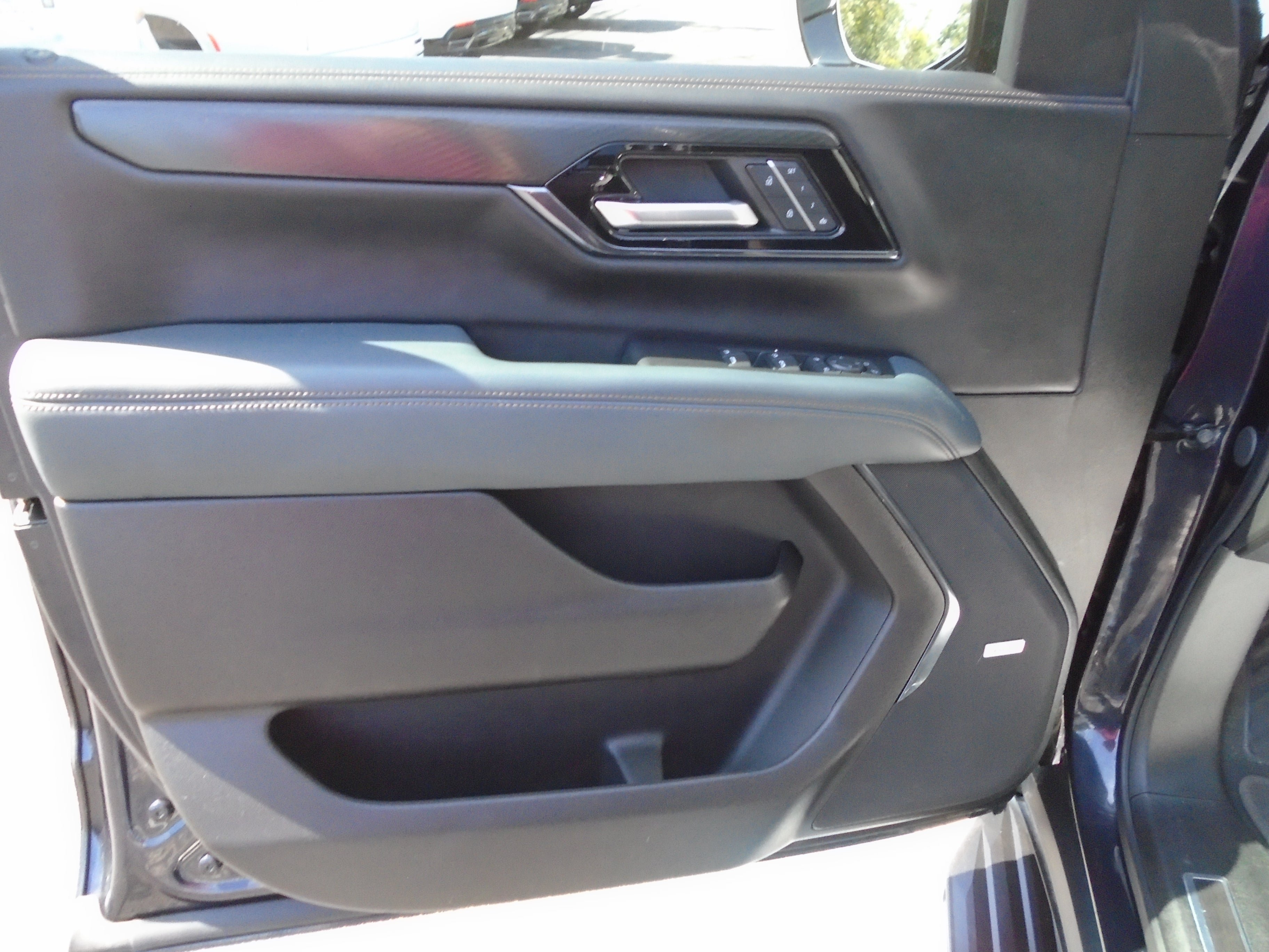 Used 2025 GMC Yukon AT4 AWD/4WD image 55