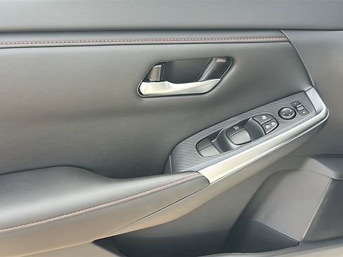 New 2025 Nissan Sentra SR image 13